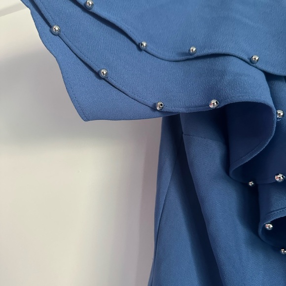 Large Jennifer Lopez Blue Ruffled Off-Shoulder Blouse - Picture 3 of 7